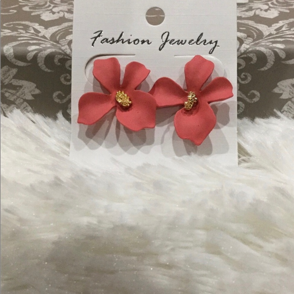 Flower blossom stud earrings NEW trendy
